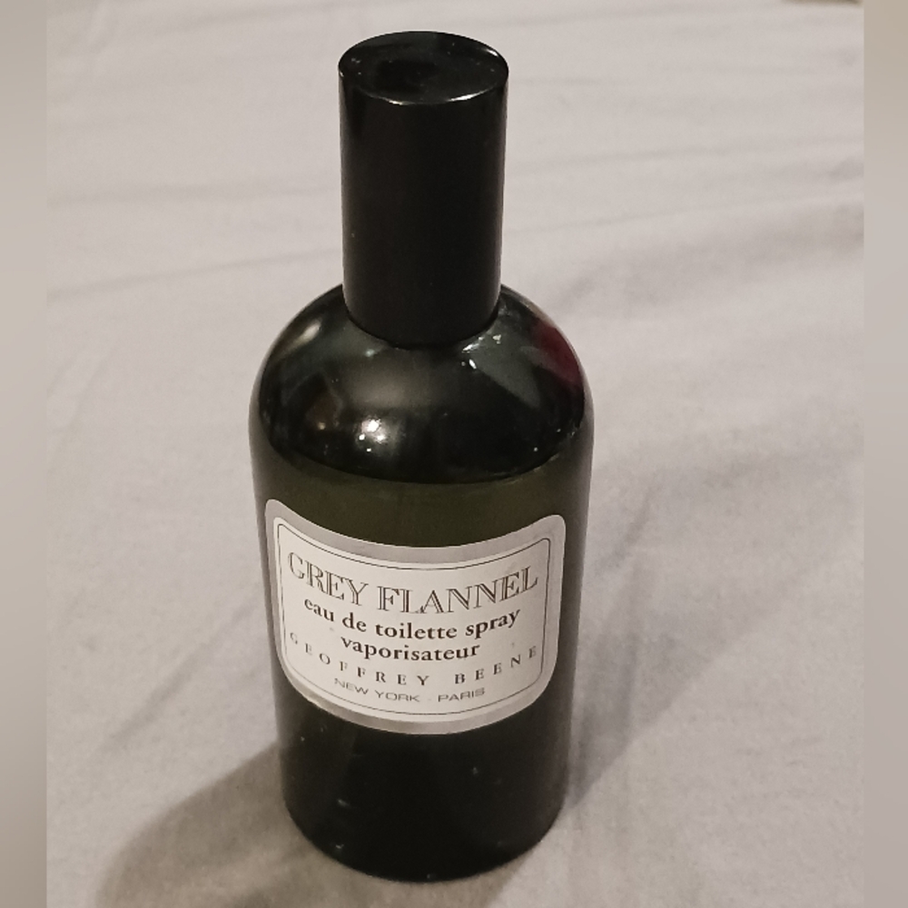 Geoffrey Beene Grey Flannel Eau de Toilette Spray - Black